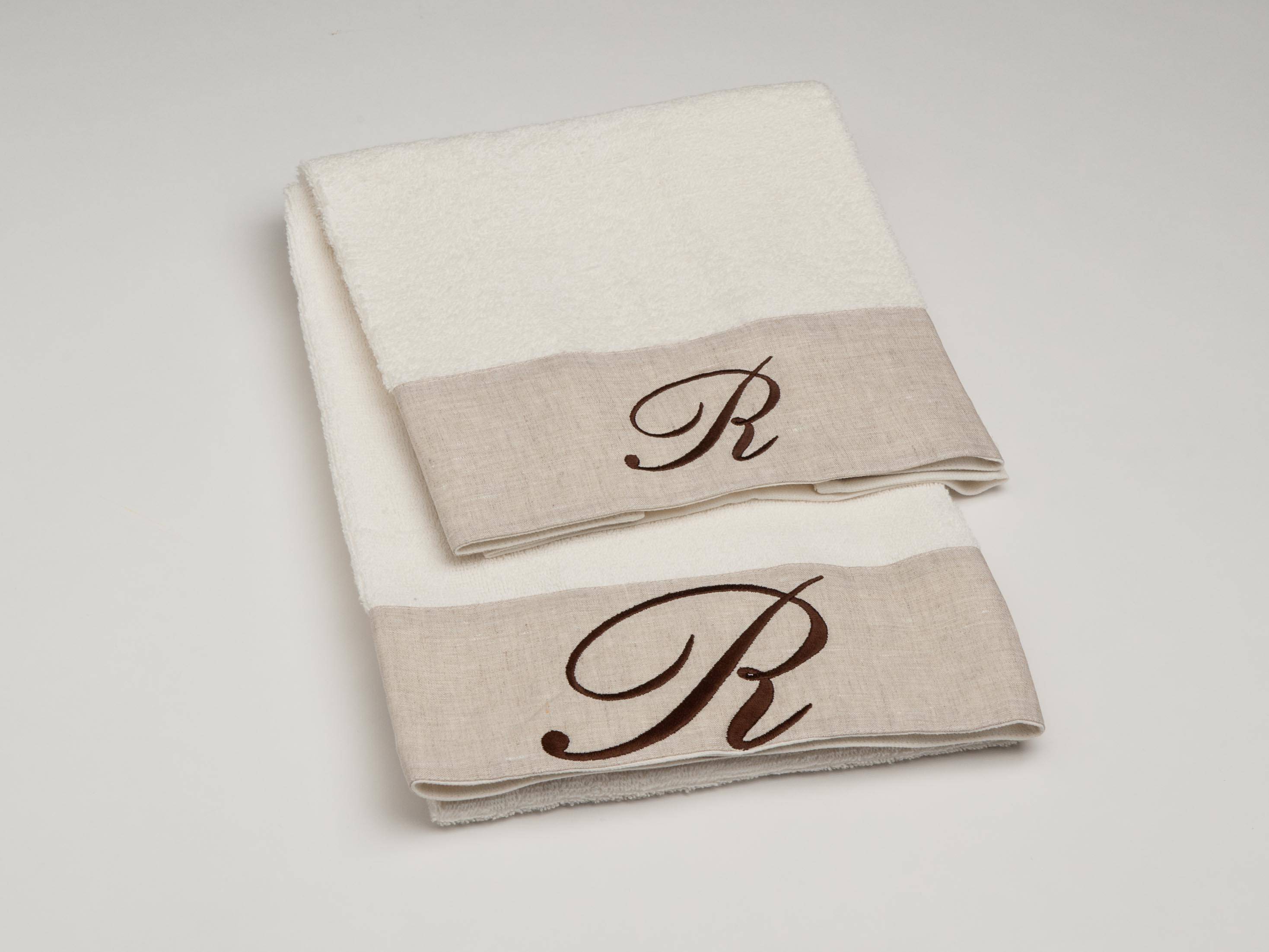 Asciugamani Con Cifre Su Lino Marrone