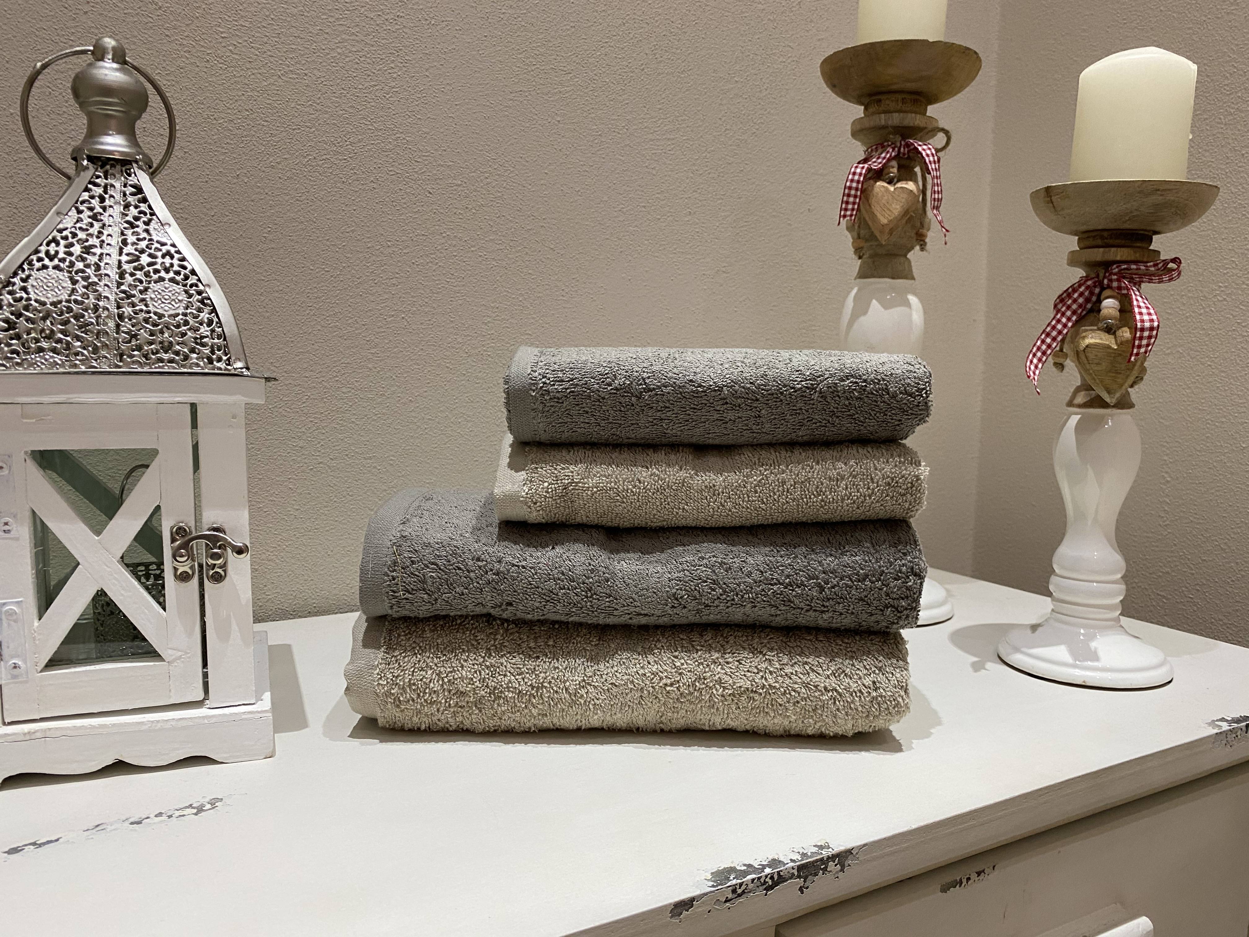 Asciugamani Set Quattro Pezzi Tinta Unita