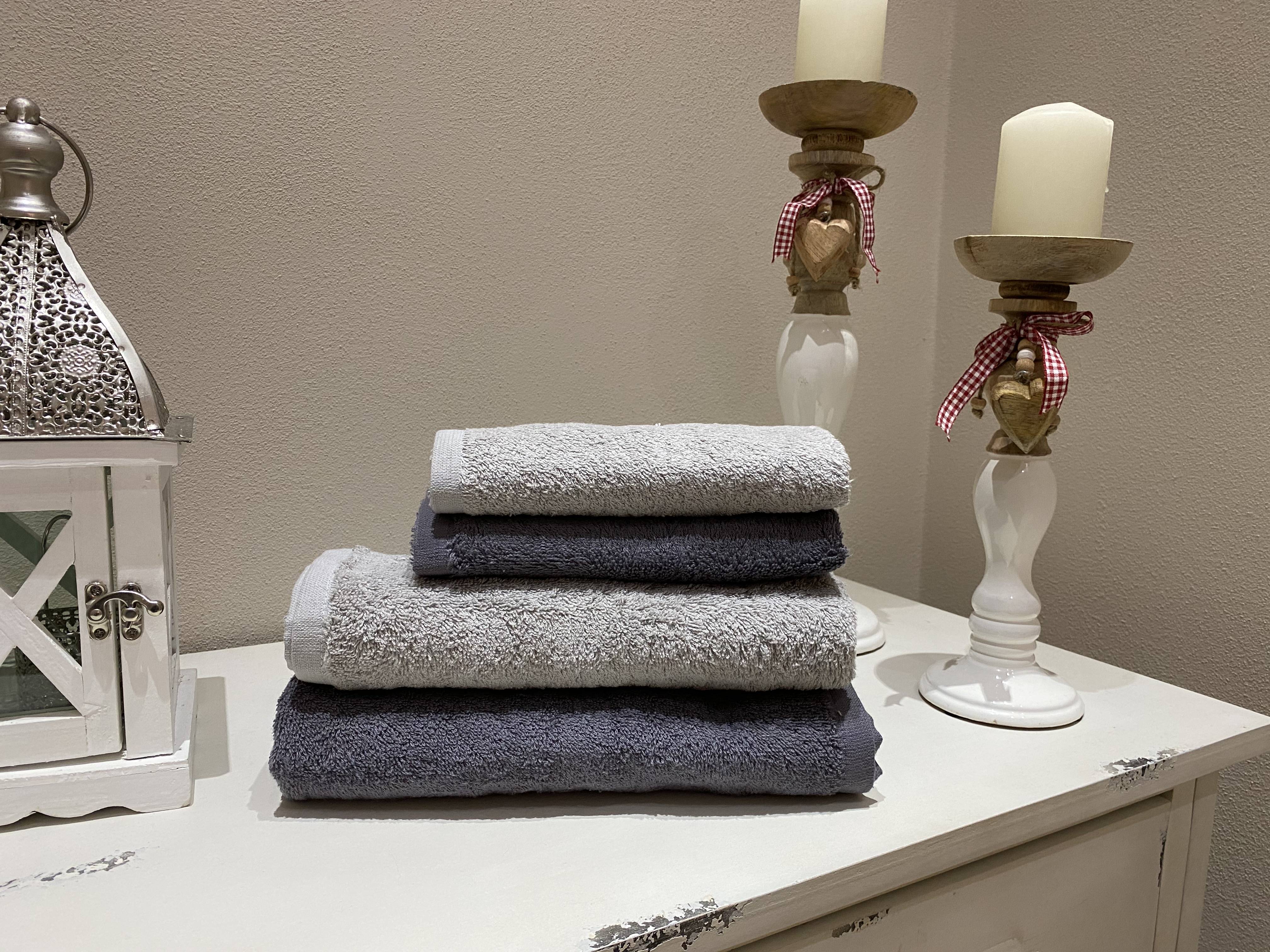 Asciugamani Set Quattro Pezzi Tinta Unita