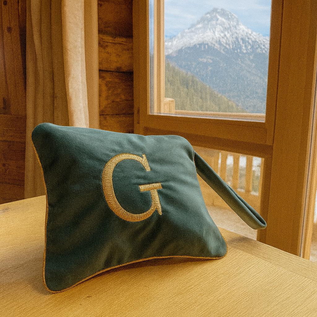 Pochette con Cifra In Velluto Verde