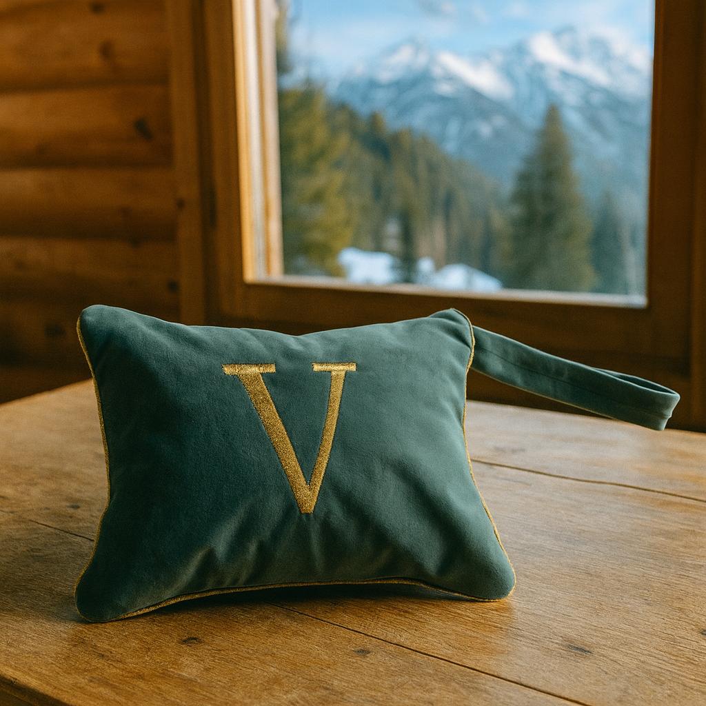 Pochette con Cifra In Velluto Verde