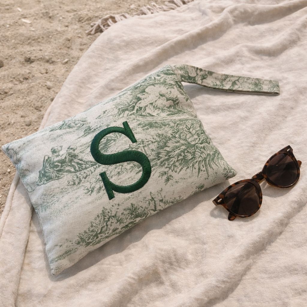 Pochette con stampa toile de Jouy e cifra