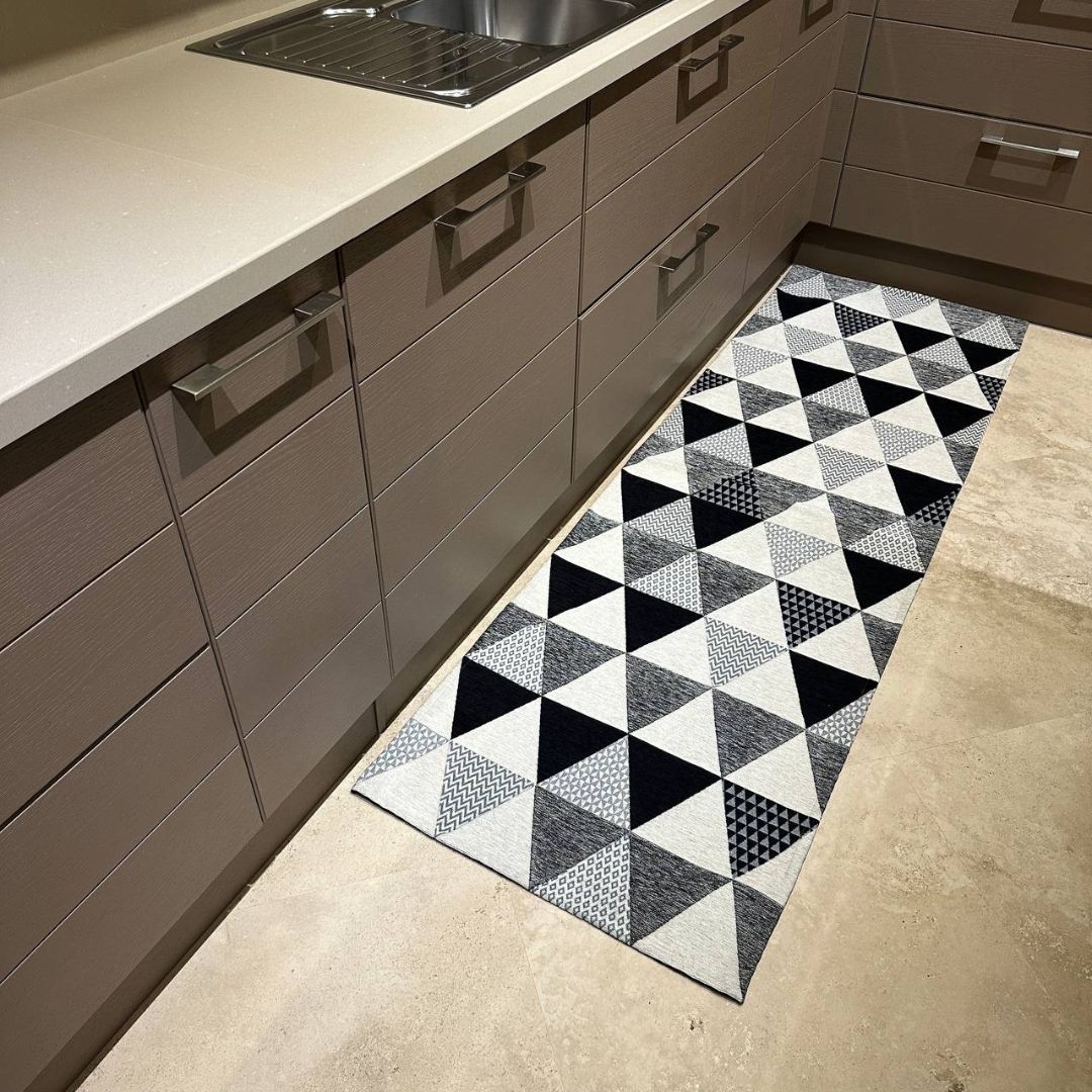 Tappeto Arredo Triangoli Nero