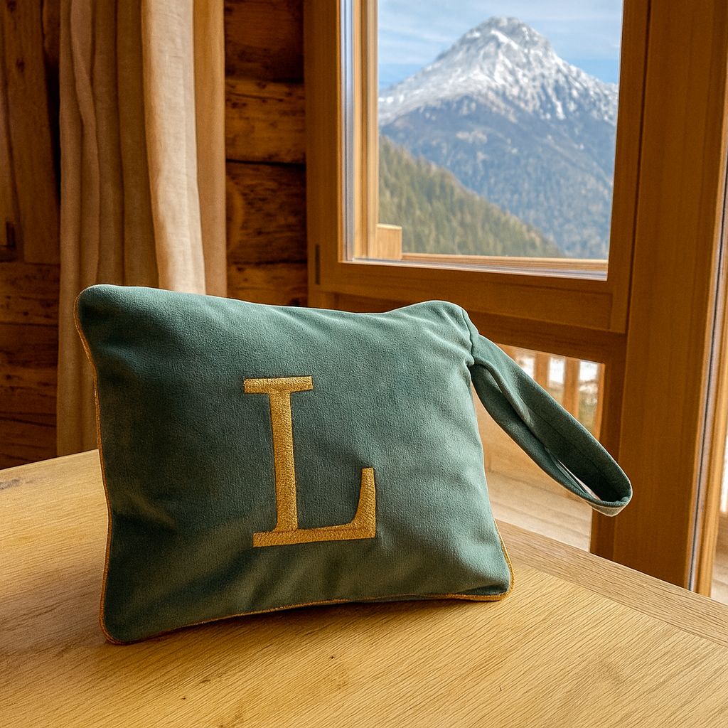 Pochette con Cifra In Velluto Verde