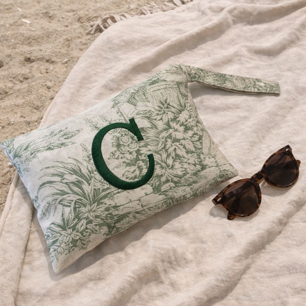 Pochette con stampa toile de Jouy e cifra