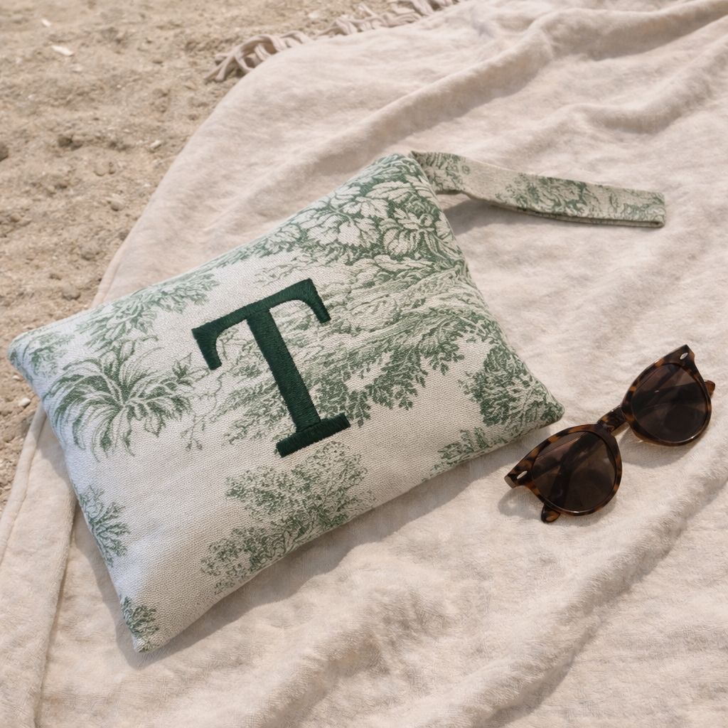 Pochette con stampa toile de Jouy e cifra