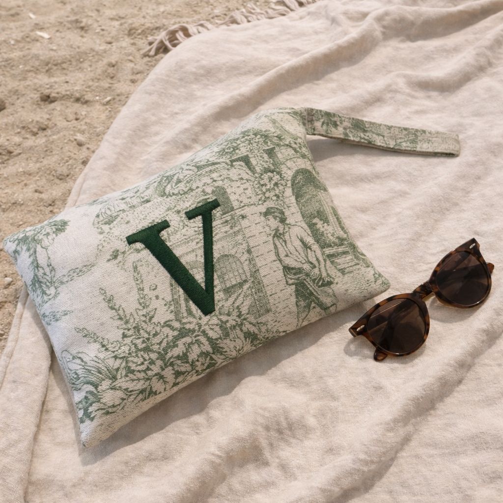 Pochette con stampa toile de Jouy e cifra