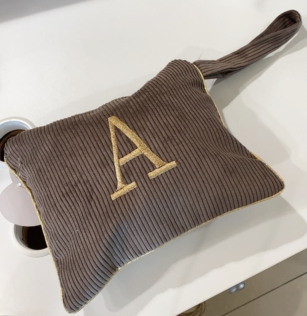Pochette con Cifra Velluto Marrone